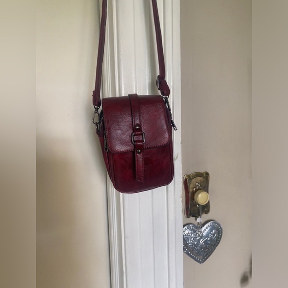 NEW- Burgundy Red Crossbody Bag - Picture 3 of 6